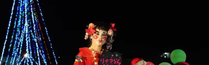 冲绳本部町渡久地港的海上的圣诞树将一直展示到2月